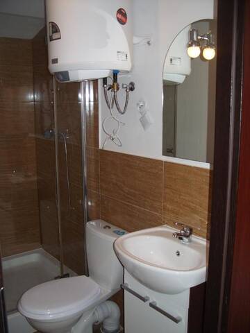 Фото номера Четырехместный номер с ванной комнатой Хостелы Hostel Sosnowiec г. Сосновец 4