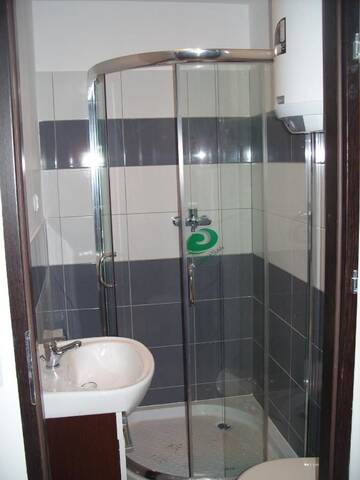 Фото номера Общий номер (для 6 взрослых) Хостелы Hostel Sosnowiec г. Сосновец 2