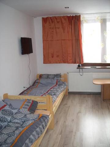 Фото номера Четырехместный номер с ванной комнатой Хостелы Hostel Sosnowiec г. Сосновец 3