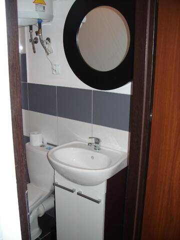 Фото номера Трехместный номер с собственной ванной комнатой Хостелы Hostel Sosnowiec г. Сосновец 5