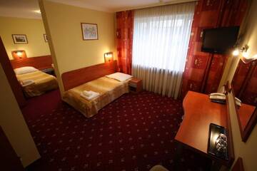 Фото номера Трехместный номер Отель Hotel Orion г. Сосновец 4